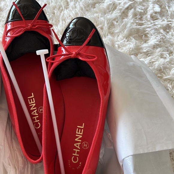 JUST PURCHASED FROM PARIS CHANEL 31 RUE CAMBON RED BALLERINA FLATS 38 W/ RECEIPT - Picture 2 of 7